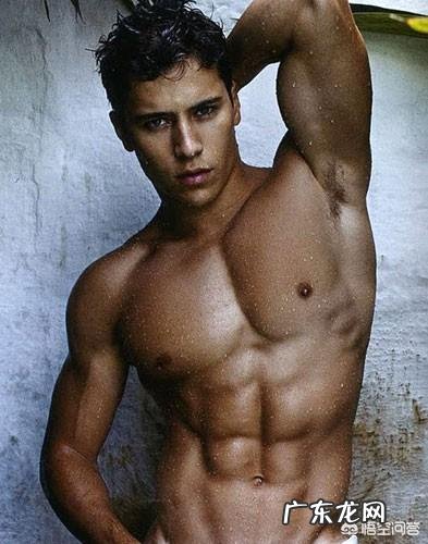 每天做多少仰卧起坐可以练出腹肌 每天做几个仰卧起坐可以在3个月练腹肌?