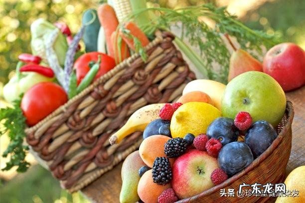 冬天头发容易油,睡前该怎样做,头发才不会在起床时油糊糊