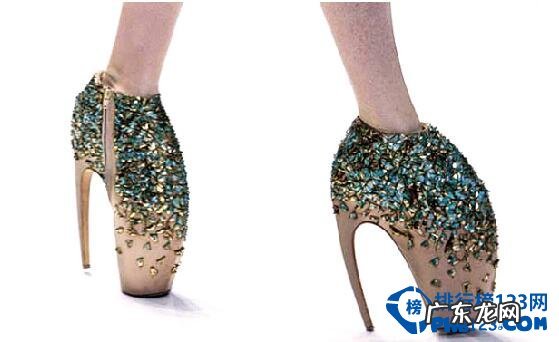麦昆小白鞋跟高多少厘米 世界上最高的高跟鞋