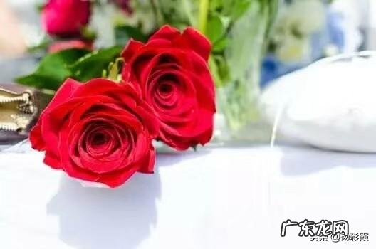 嘴唇表面有点发黑，是怎么回事？