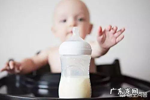 1个月大的小孩每天喝多少水合适