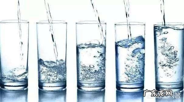 减肥期间晚上几点后不能喝水 每天至少喝多少的水?晚上就不能喝水了吗?几点以后不能喝?