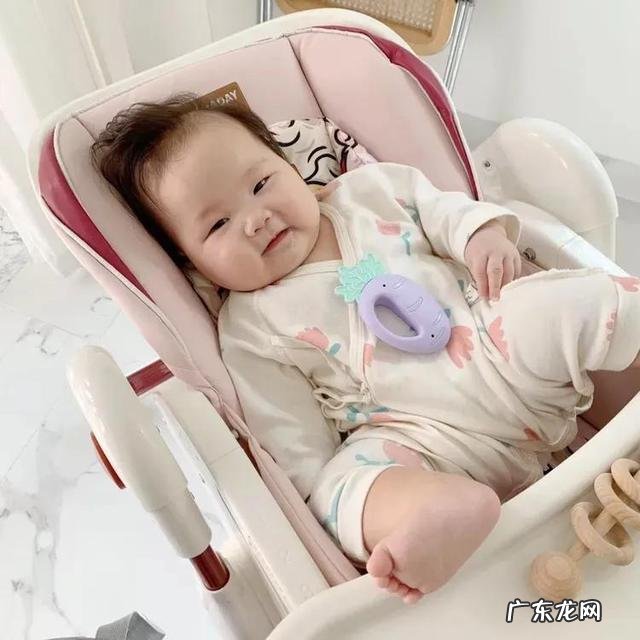 宝宝自主进食餐椅-宝宝多大可以用餐椅进食