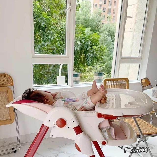 宝宝自主进食餐椅-宝宝多大可以用餐椅进食