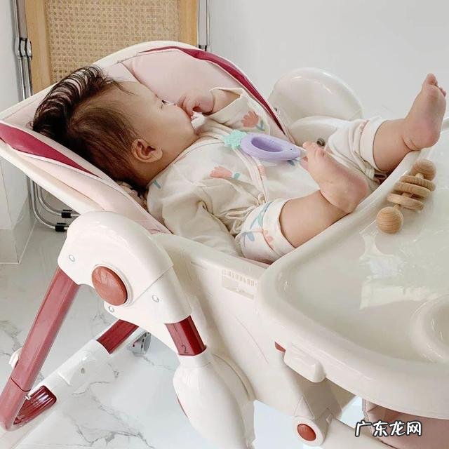 宝宝自主进食餐椅-宝宝多大可以用餐椅进食