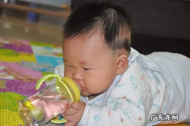 新生儿喝奶粉,用不用额外喝水