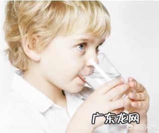 新生儿喝奶粉,用不用额外喝水