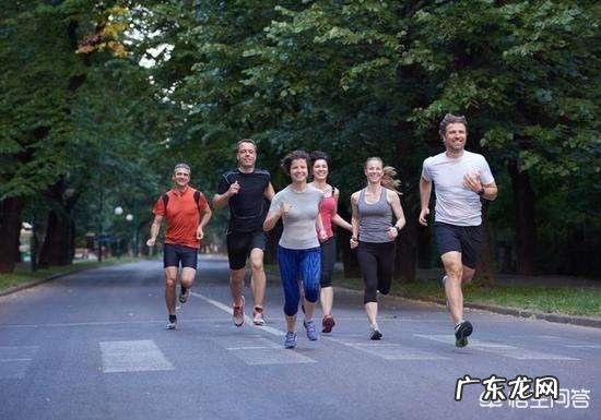 哪种运动更适合老年人健身?