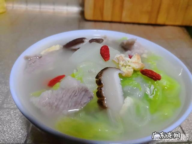 月经每月提前而且量少会怀孕吗 每次月经量都很少,而且总是提前,这是怎么回事?