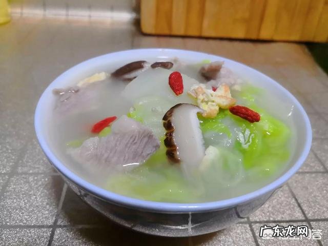 月经每月提前而且量少会怀孕吗 每次月经量都很少,而且总是提前,这是怎么回事?