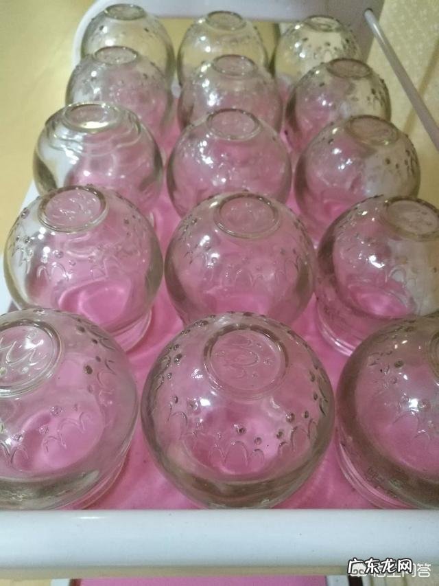 拔火罐后皮肤紫红是什么原因 什么原因导致拔火罐后皮肤颜色很淡却很硬?