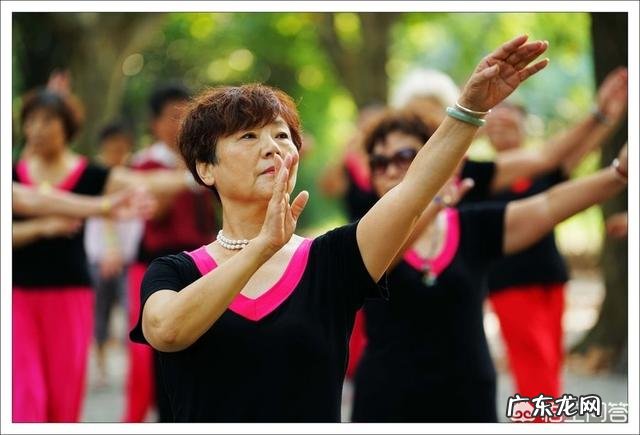 为什么跳广场舞越来越瘦 跳广场舞的大妈为什么有些瘦不下来?