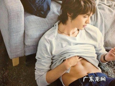 怎样的睡姿会减少面部皮肤皱纹