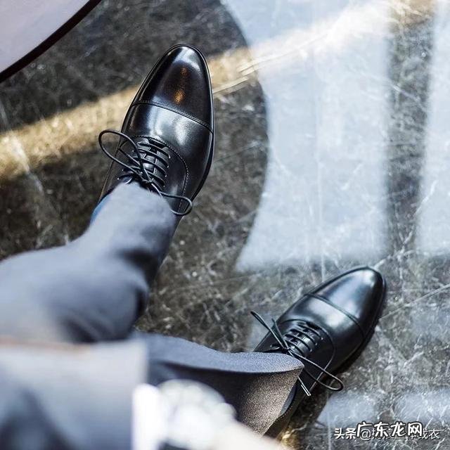 深色牛仔群配什么颜色的裤袜？