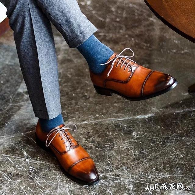 深色牛仔群配什么颜色的裤袜？