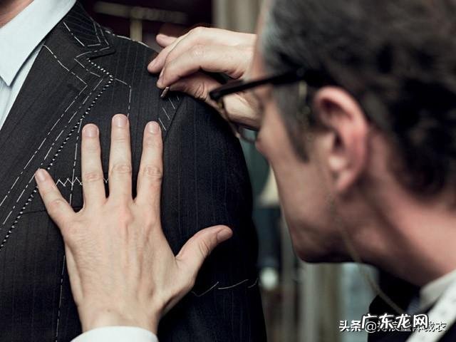 深色牛仔群配什么颜色的裤袜？