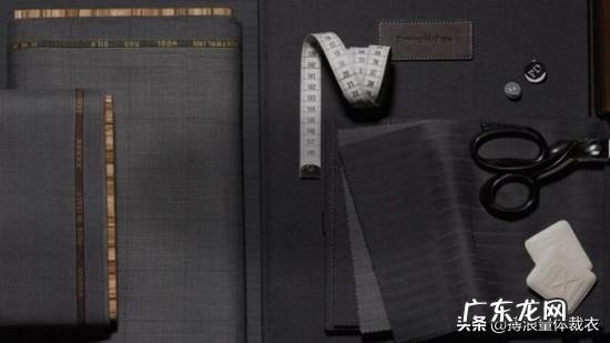 深色牛仔群配什么颜色的裤袜？