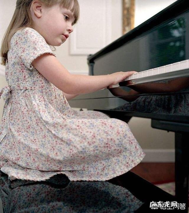 有礼貌的孩子在家做些什么