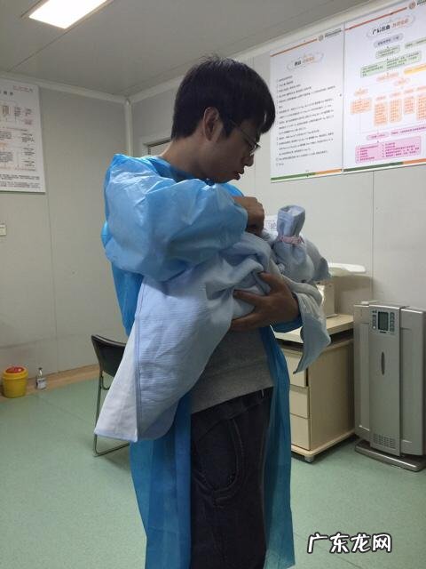 生完宝宝住院的那几天是谁陪床的?