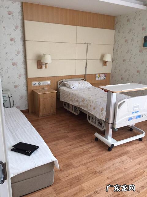 生完宝宝住院的那几天是谁陪床的?