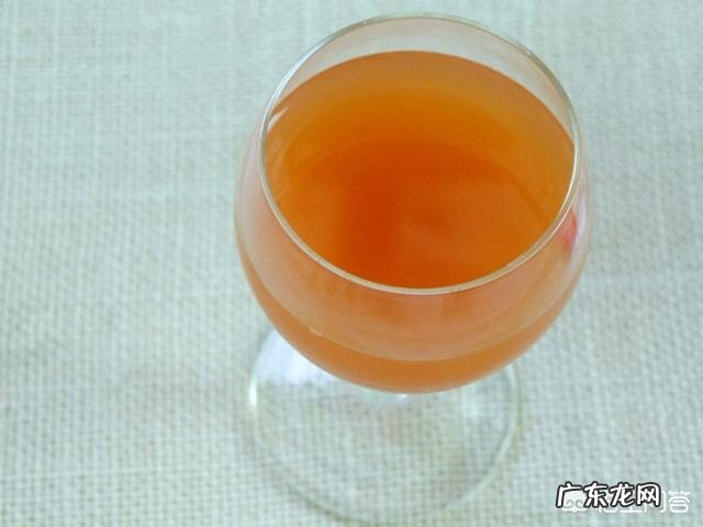 胡萝卜苹果汁怎么榨,胡萝卜、苹果与水的量放多少?