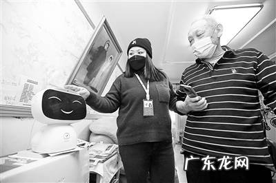 机器人进家 为老人提供“智慧陪伴”