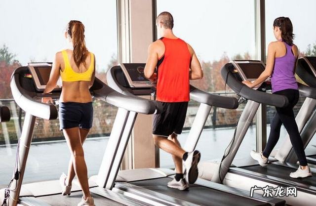 有没有适合胖子穿的跑步鞋，200多斤，脚也宽？