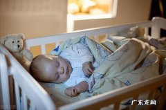 便携式婴儿床的优缺点-婴儿床真的很实用吗