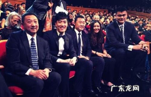 被誉为当今世界足坛diyi中后卫的范戴克,一定比瓦拉内更厉害吗