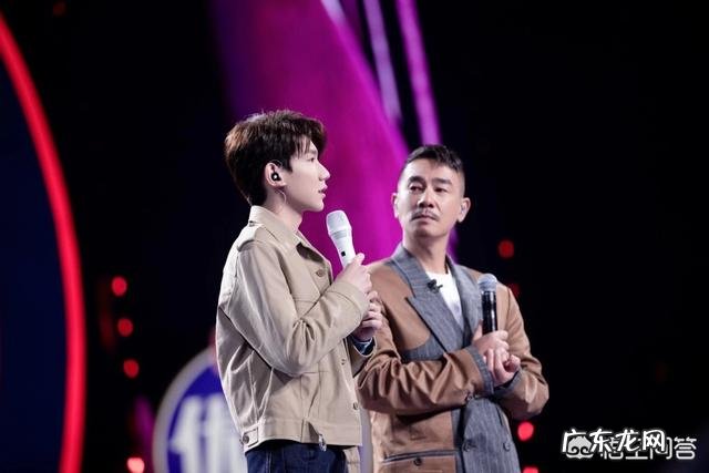 王源跟陈小春同框,能算出王源有多高吗