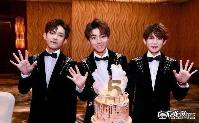 王源跟陈小春同框,能算出王源有多高吗