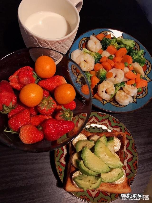 把鸡蛋煮在牛奶、豆浆里吃,健康吗