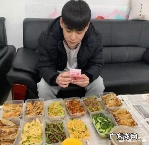 岳云鹏后张云雷吃泡面方式火了,德云社的人都不爱正经吃东西吗?