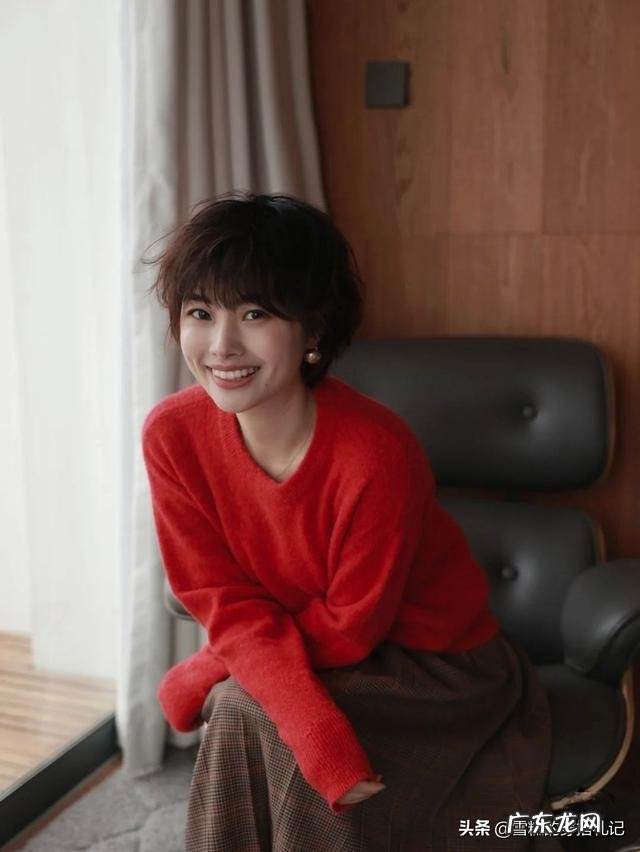 中年妇女不烫发的短发 50岁大妈不烫不染的短发