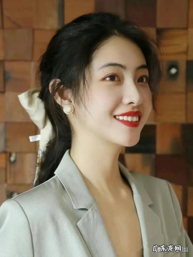 小个子黑长直发型 黑长直的减龄发型