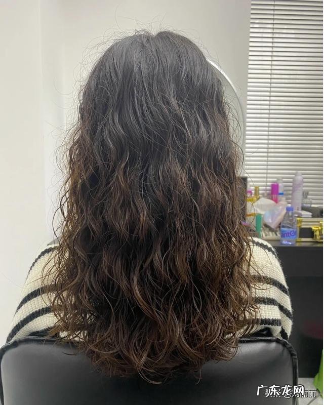 2022年女性卷发流行发型 2022流行的发型女烫卷