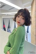 2022年女性卷发流行发型 2022流行的发型女烫卷