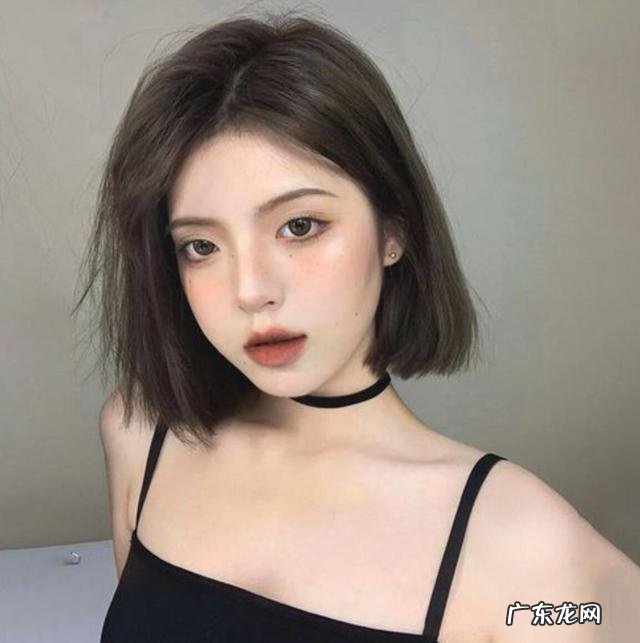 2022年新女强人发型 2022年最流行的发型中长发中短发