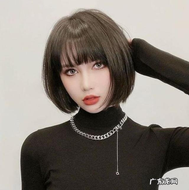 2022年新女强人发型 2022年最流行的发型中长发中短发