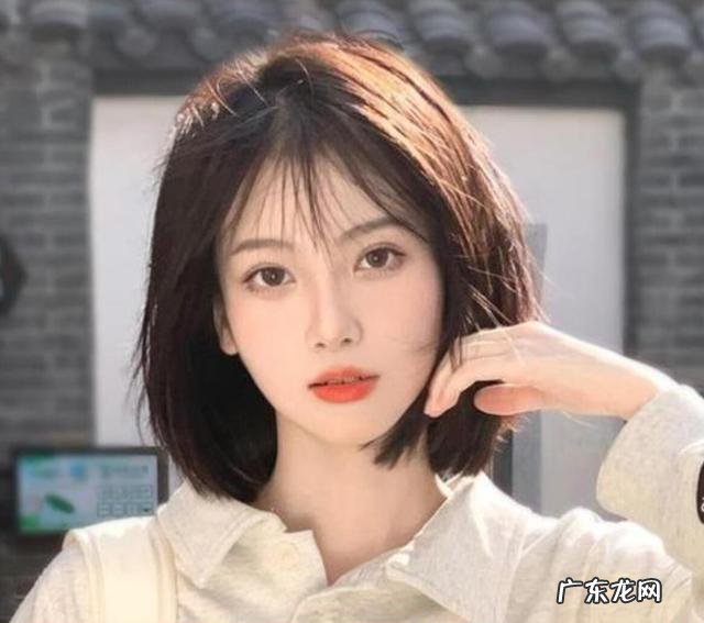 2022年新女强人发型 2022年最流行的发型中长发中短发