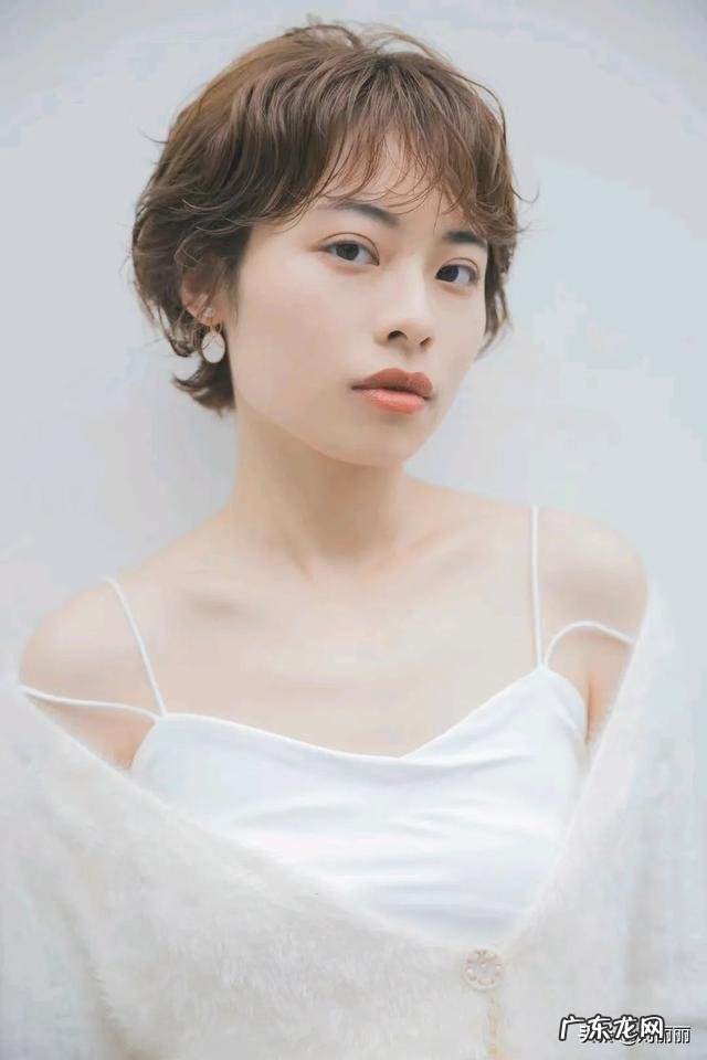 2022年女士流行超短发 2022年流行中短女发