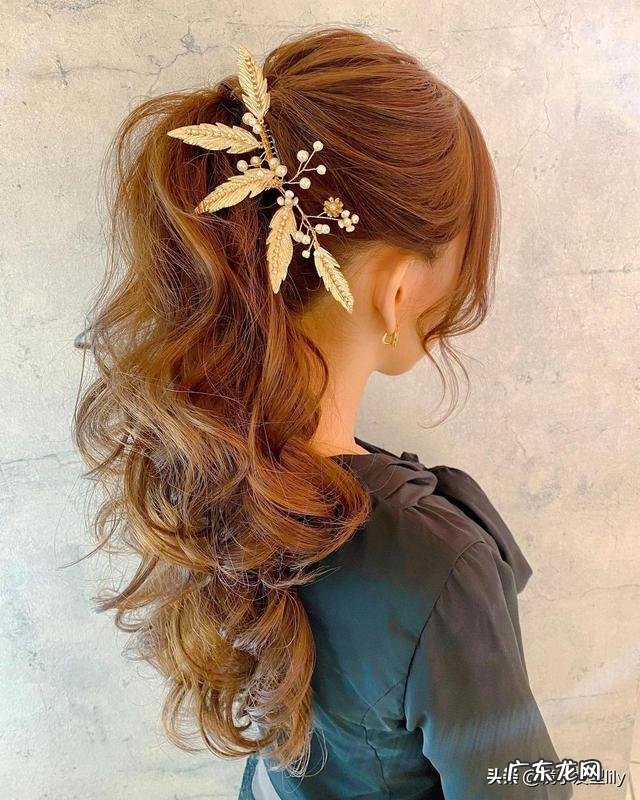 网红发型2022 2022最洋气中短烫染发型