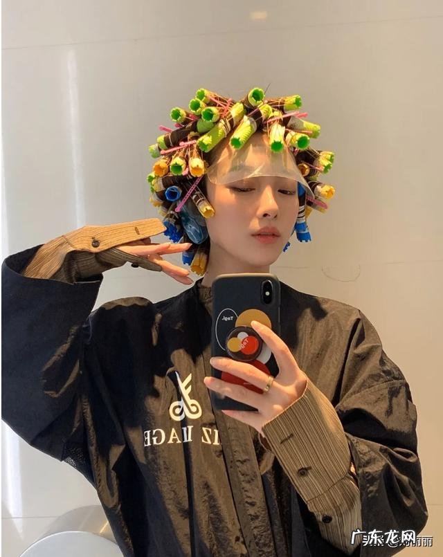 2022最火短烫发 发型女2022流行发型羊毛卷