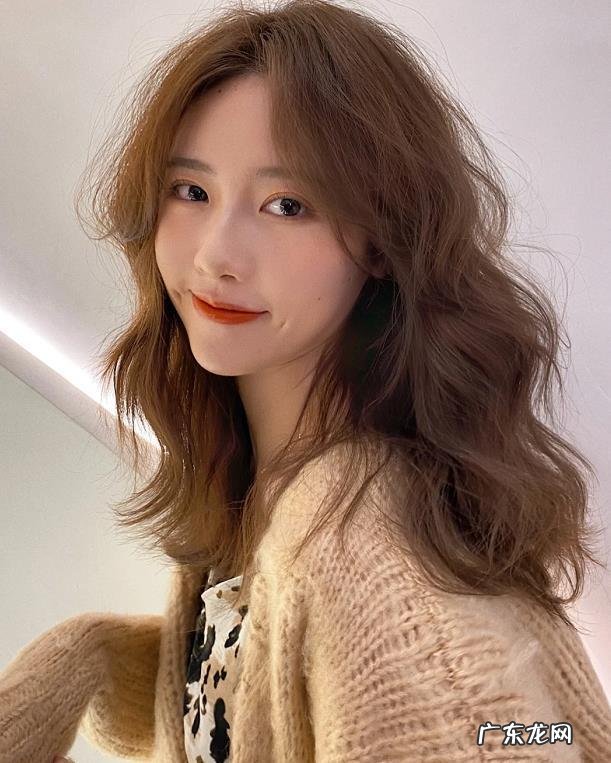 2022年最流行的女士发型及颜色 2022年最流行的发型及显白颜色