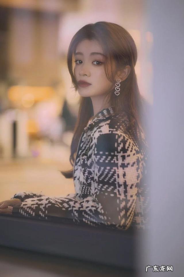 路人抓拍杨幂真实身材 杨幂绿色挑染公主切造型