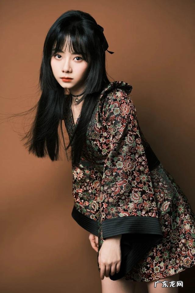 路人抓拍杨幂真实身材 杨幂绿色挑染公主切造型