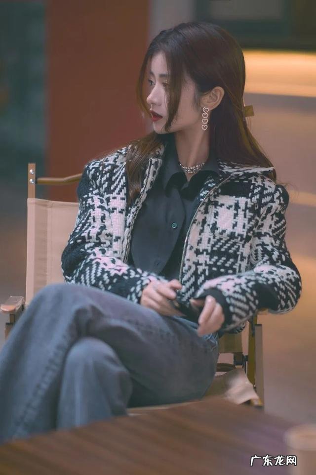 路人抓拍杨幂真实身材 杨幂绿色挑染公主切造型