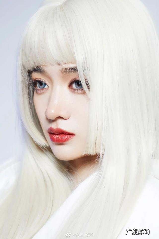 路人抓拍杨幂真实身材 杨幂绿色挑染公主切造型