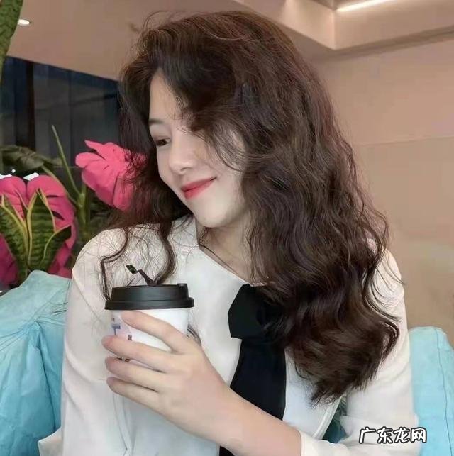 卷发减龄发型扎法 今年流行的卷发发型减龄