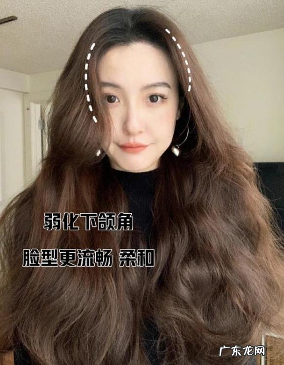 卷发减龄发型扎法 今年流行的卷发发型减龄